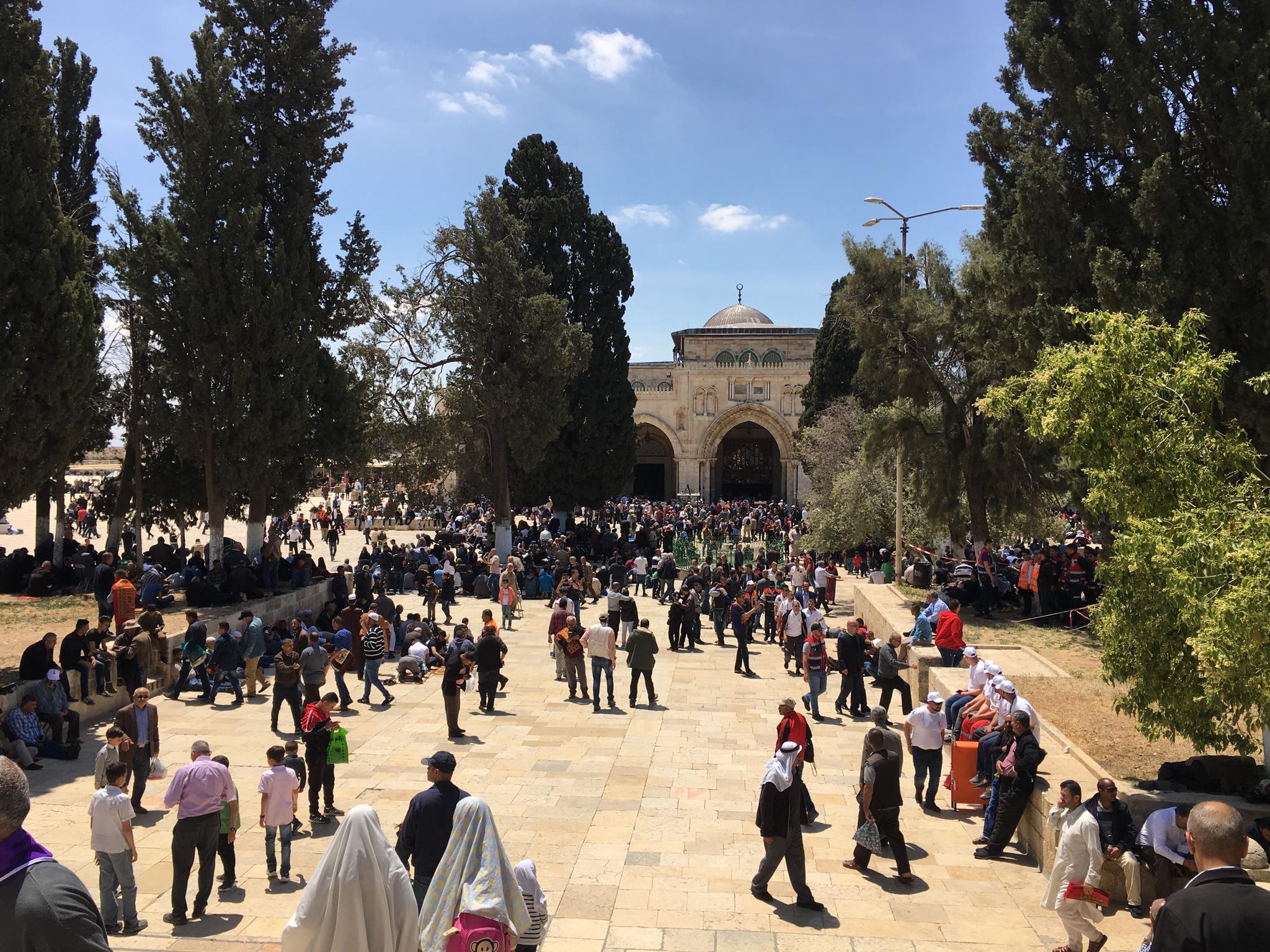 180 الف  يؤدون صلاة الجمعة الأولى من رمضان في رحاب المسجد الاقصى  وسط إجراءات أمنية إسرائيلية مشددة
